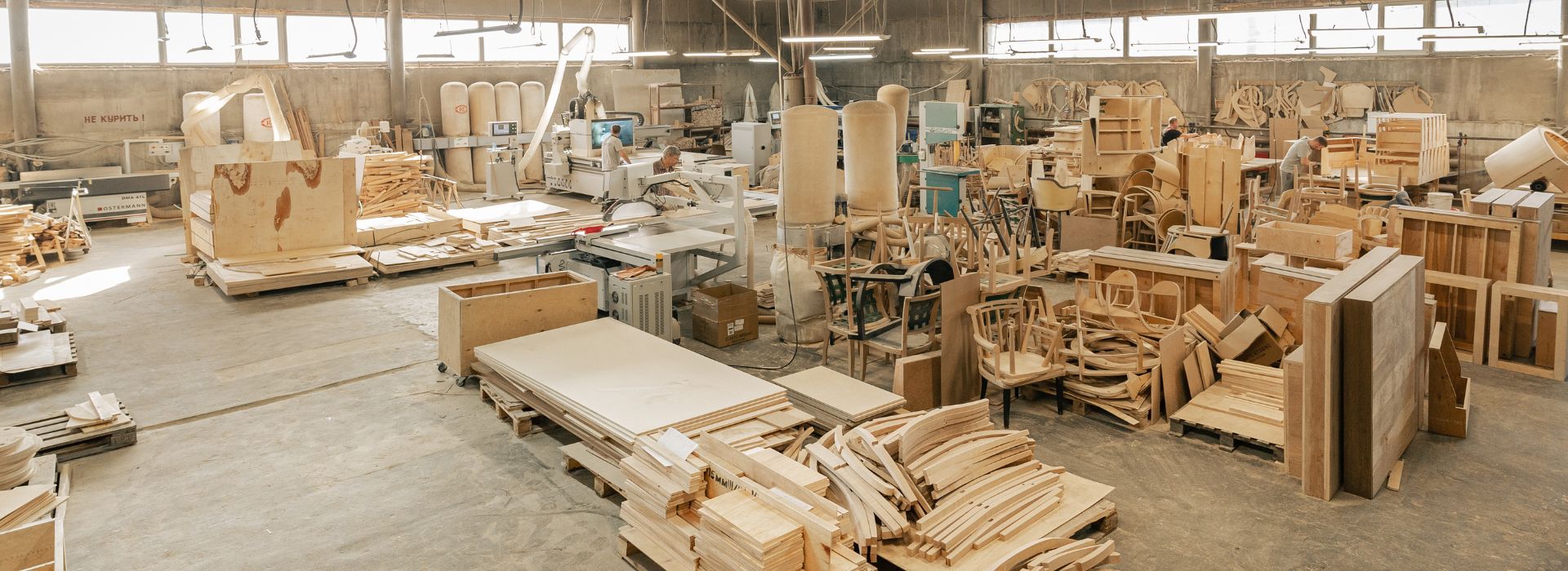 производственные цеха мебельной фабрики Корсастайл